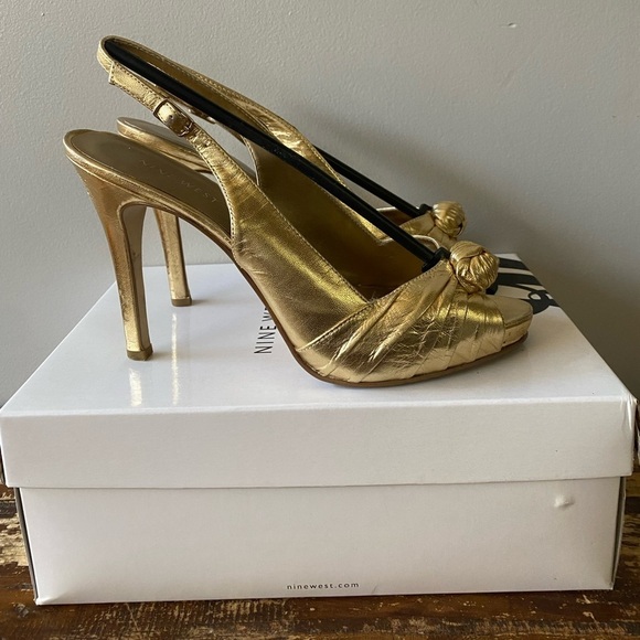 Nine West Gold platform sling back sandals, size 7.5. - Picture 2 of 7